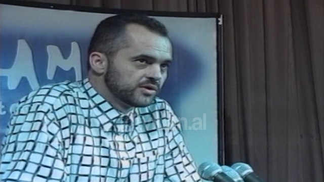 Edi Rama dhe kryeministri Meta fushate ne njesine 8 ne Tirane - (22 Shtator 2000)