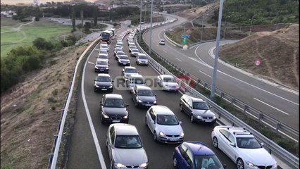 Fundjava rikthen pushuesit kosovarë në bregdetin shqiptar! Deri rreth orës 08:00 kanë hyrë mbi 25mij