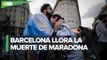 Aficionados 'lloran' la muerte del ídolo del futbol Maradona