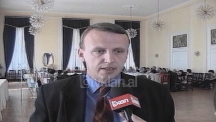 Ministria e Kultures organizon tryezen e librit me botuesit shqiptare - (26 Shtator 2000)