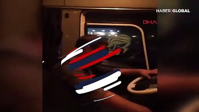 TIR sürücü direksiyonu bırakarak horon oynadı