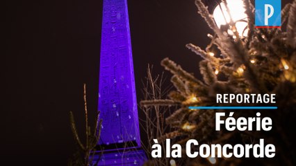 A Paris, l'obélisque devient bleu pour les fêtes de Noël