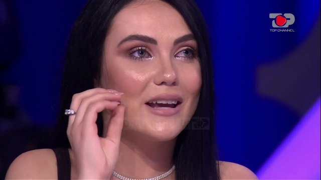 Hyri pa aprovimin e prindërve, Fiorela mes lotësh ka një mesazh për mamanë, “Përputhen“
