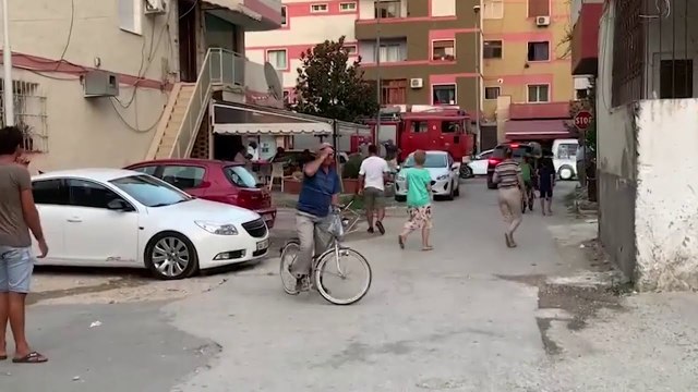 Ora News - Fier, panik te banorët e lagjes, shpërthim i fortë në apartamentin e katit të 5-të