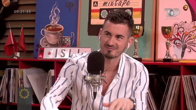 Wake Up/ Festivali i komedisë në Korçë nis me buzëqeshje poshtë maskave