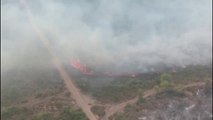Pamjet me dron/ Zjarri vijon të djegë pyllin e Poros, deri më tani shkrumbohen 30 ha me pisha