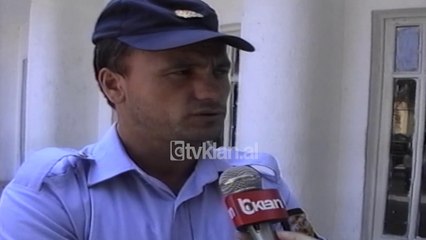 Policia merr ne mbrojtje qendrat e votimit - (30 Shtator 2000)