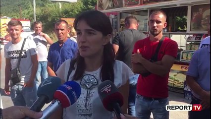 下载视频: Radhë në Kapshticë/ Pala greke ka pezulluar punën që prej orës 12:00, bllokohen tre autobusë