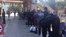 Ora News - Fluks në Kapshticë në pritje të plotësimit të kuotës prej 300 udhëtarësh