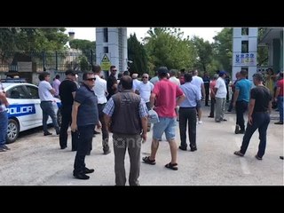 Ora News - Rikthehen protesta në Ballsh: Të hënën bllokojmë Uzinën nëse s’na kaloni paratë