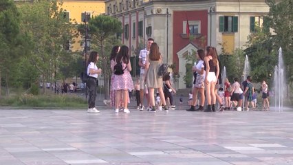 Report TV - Mbi 84 mijë vetë në kërkim të një pune! Pandemia trefishon numrin e të papunëve