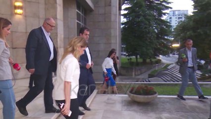 Video herunterladen: TË HËNËN MBLIDHET KËSHILLI POLITIK, PD I PËRGJIGJET POZITIVISHT KËRKESËS  - News, Lajme - Kanali 7