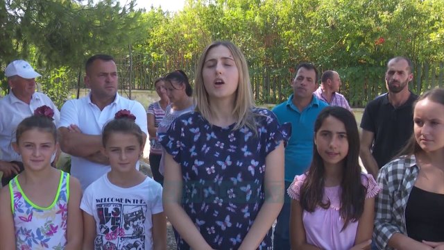 Ina Zhupa: Shkolla në Pezë Helmës nuk është gati, nxënësit rrezikojnë vitin shkollor - Vizion Plus