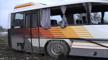 Aksident ne Elbasan, perplasen dy autobuse me punetore - (7 Tetor 2000)