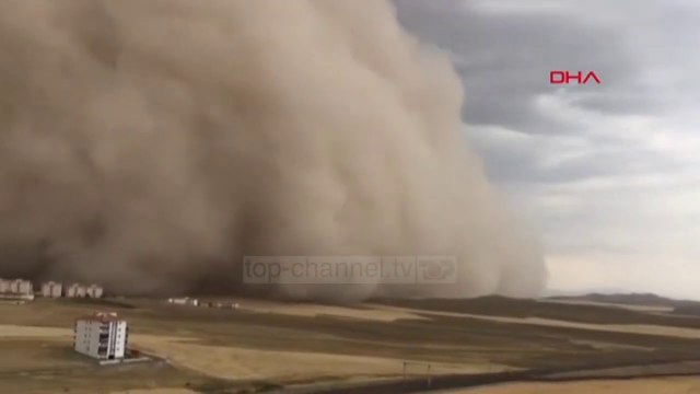 Top News - Kryeqyteti turk/ Goditet nga stuhia e rërës