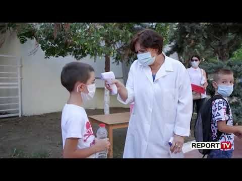 Maska, dezinfektantë dhe një person në bankë/ 480 mijë nxënës ulen të nesër në bankat e shkollës