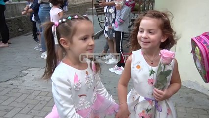 Report TV - Respektimi i masave Anti- COVID në shkolla, prindërit në Lezhë të ndarë në 2 pjesë