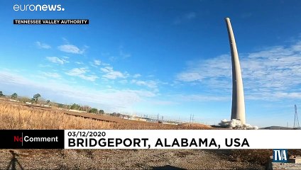 شاهد: هدم مدخنة يبلغ طولها 1000 قدم بالمتفجرات في محطة أمريكية لتوليد الكهرباء