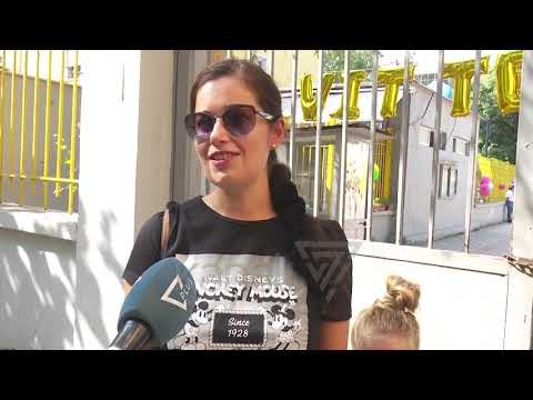 SHKOLLAT HAPIN DYERT PËR NXËNËSIT NËN MASA TË RREPTA SIGURIE - News, Lajme - Kanali 7