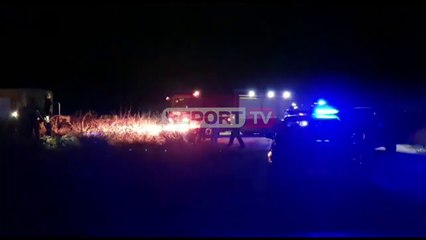 Report TV -Aksident në Vlorë, makina batohet në rrugë/ Humb jetën një person