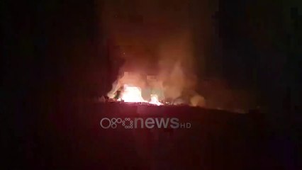 Ora News - Kodrat e Korçës në “flakë”, digjen sipërfaqe shkurresh