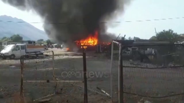 Ora News - Shkodër, digjen barakat e komunitetit rom në hyrje të Shkodrës