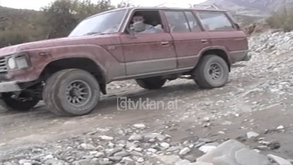 Mungesa e nje ure ndan fshatrat nga njeri-tjetri (12 Tetor 2000)