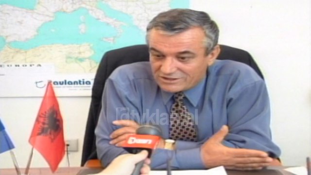 Politika behet bashke kunder PBDNJ per balotazhin ne Himare - (11 Tetor 2000)