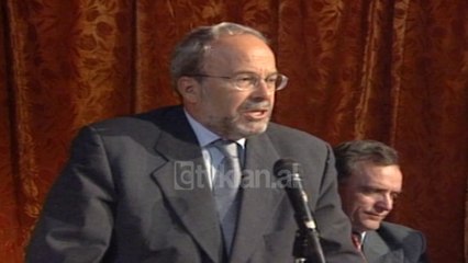 Fatos Nano iu kerkon besen dibraneve, fushata e balotazhit ne Peshkopi - (11 Tetor 2000)