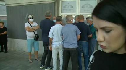 Top News - Përplasje me policinë/ Protesta, shoqërohen disa naftëtarë