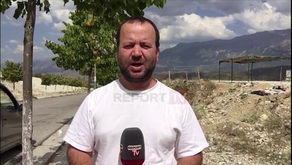 Report TV - I vuri zjarrin barishteve, 73- vjeçari në Memaliaj humb jetën nga asfiksimi