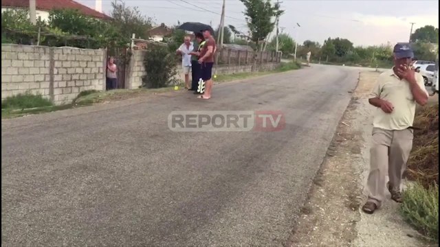 Report TV -Aksident në Fier! 22-vjeçari humb kontrollin e makinës, dëmtohet bashkë me pasagjeren