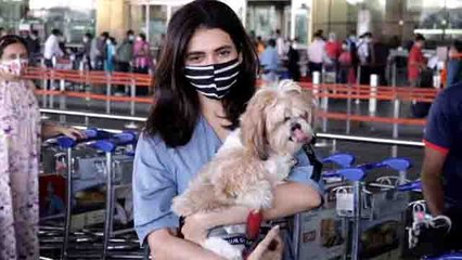 Karishma Tanna with her Pet Dog Spotted at Airport | FilmiBeat