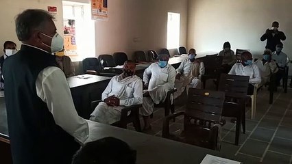 किसानों को मृदा स्वास्थ्य कार्ड वितरित