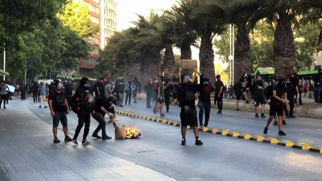 Straßenschlachten bei Protesten gegen Präsident Piñera