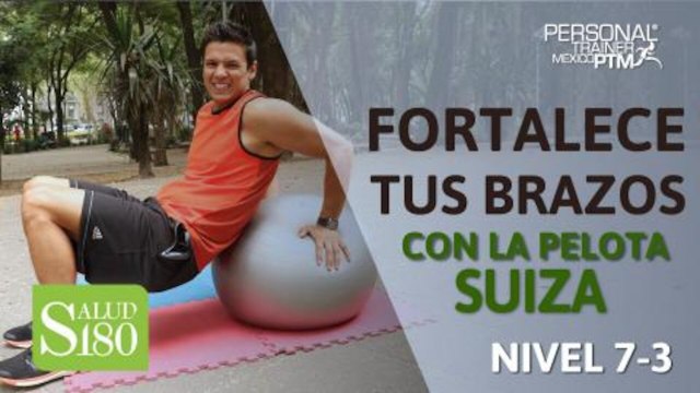 ¿Cómo fortalecer tus brazos con la pelota suiza?