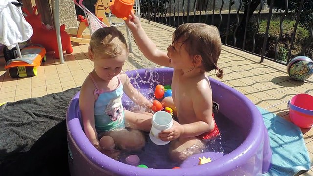 Piscina Brincadeiras Video (2)