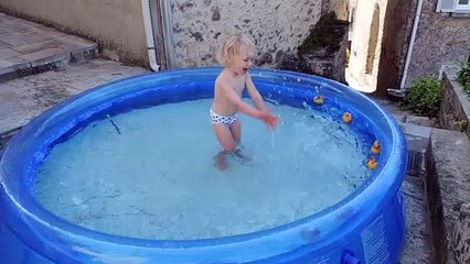 Piscina Brincadeiras Video   (1)