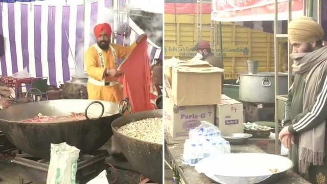 Sikh Gurdwara committee providing food to protesting farmers