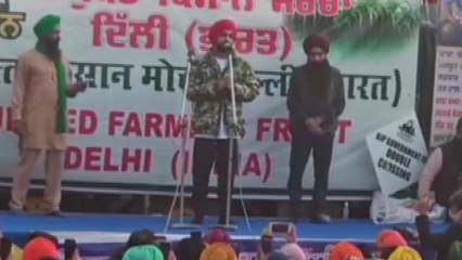 下载视频: Diljit Dosanjh addresses protesting farmers at Singhu Border