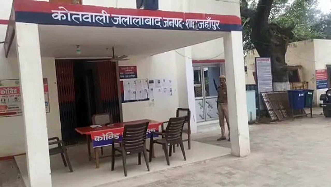 चोरो ने अंग्रेजी शराब की दुकान से 27 पेटी रम और 27 क्वाटर आर एस सहित किये चोरी
