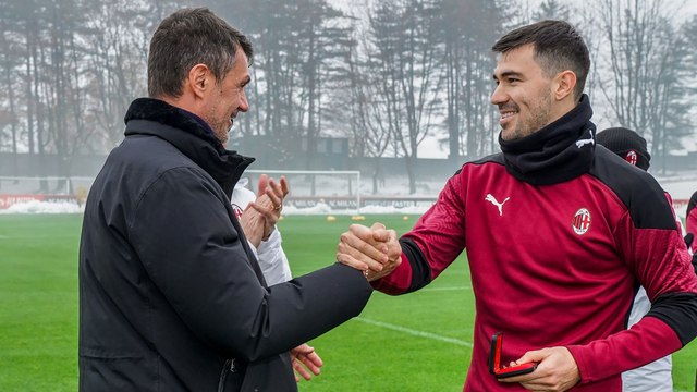 Le 200 presenze di Romagnoli: la premiazione a Milanello