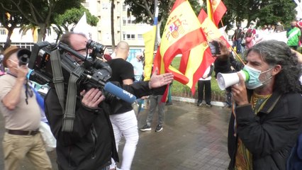 Acosan a un cámara de televisión en una manifestación en Las Palmas