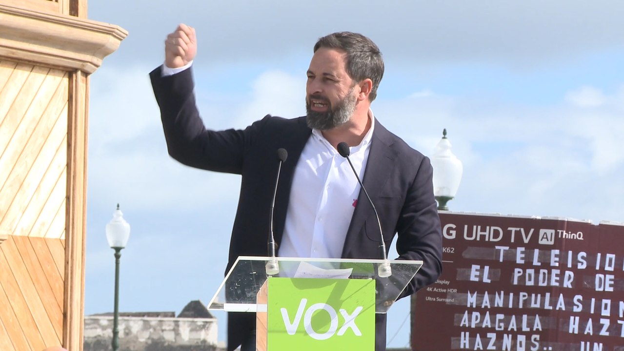 Abascal critica que Gobierno "haga noticias" del chat de militares