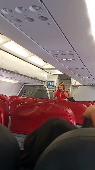 Amazing In-Flight Safety Demonstration!