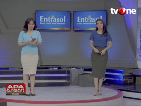 Viral! Warga Bawa Jenazah Seberangi Sungai Arus Deras