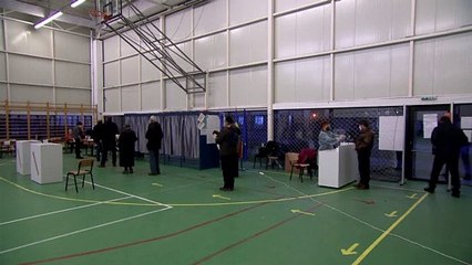 Άνοιξαν οι κάλπες στη Ρουμανία