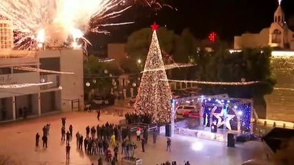 Download Video: La localidad de Belén enciende su tradicional árbol de Navidad