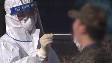 군 확진자 9일 만에 두 자릿수...장병 휴가통제 등 2.5단계 유지 / YTN