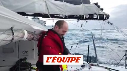 Escoffier récupéré par la marine française - Voile - Vendée Globe